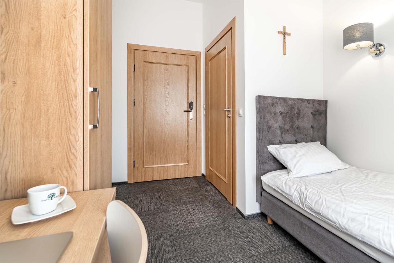 Domus Mariae Gietrzwald Vandrarhem Exteriör bild