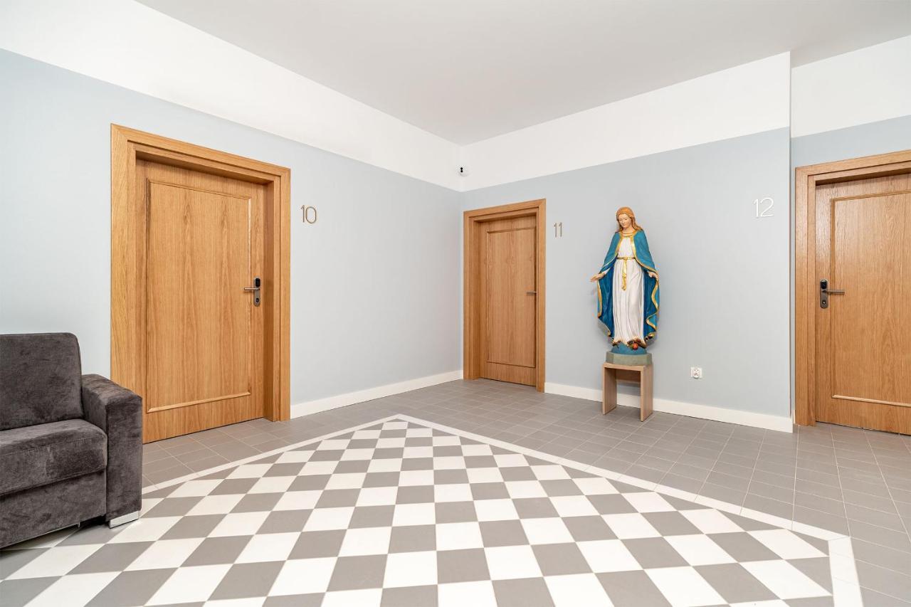 Domus Mariae Gietrzwald Vandrarhem Exteriör bild