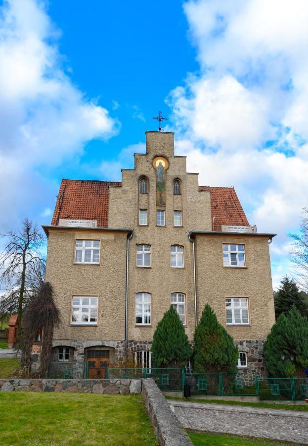 Domus Mariae Gietrzwald Vandrarhem Exteriör bild